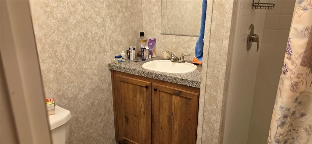 合同活跃: $99,900 (2 贝兹, 2 浴室, 747 平方英尺)