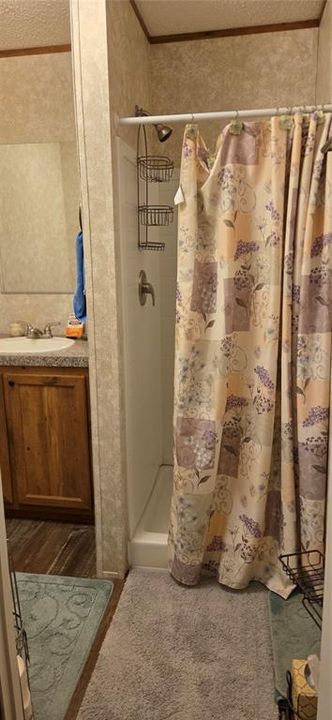 合同活跃: $99,900 (2 贝兹, 2 浴室, 747 平方英尺)