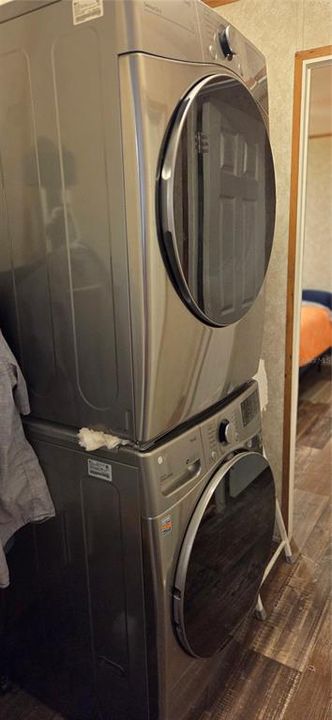 合同活跃: $99,900 (2 贝兹, 2 浴室, 747 平方英尺)