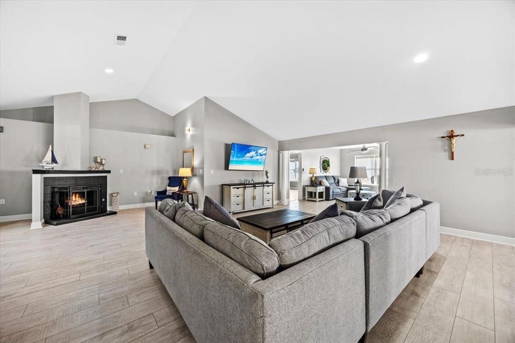 En Venta: $1,199,999 (5 camas, 4 baños, 3025 Pies cuadrados)