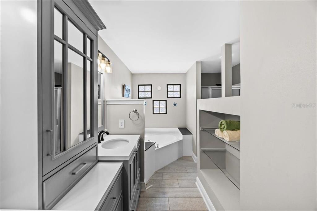 En Venta: $1,199,999 (5 camas, 4 baños, 3025 Pies cuadrados)