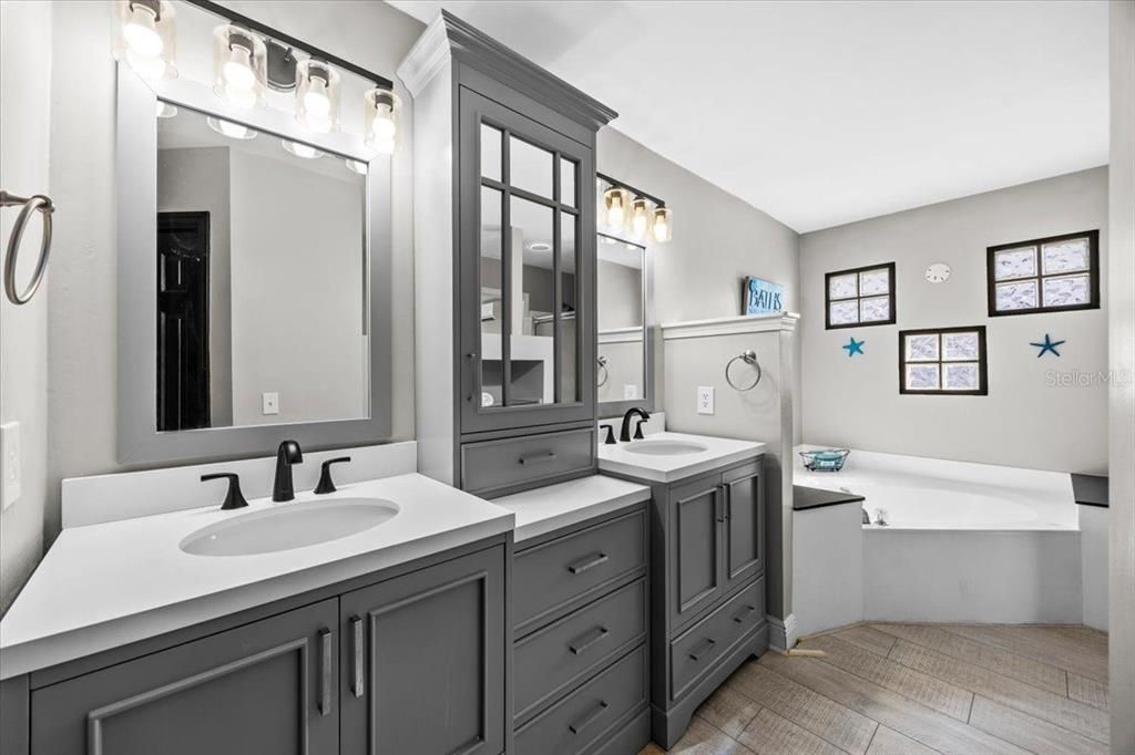 En Venta: $1,199,999 (5 camas, 4 baños, 3025 Pies cuadrados)