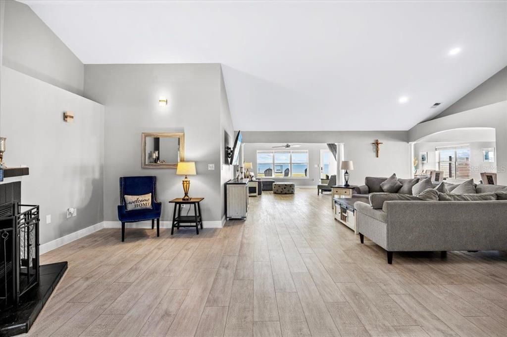 En Venta: $1,199,999 (5 camas, 4 baños, 3025 Pies cuadrados)