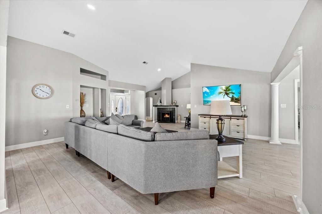 En Venta: $1,199,999 (5 camas, 4 baños, 3025 Pies cuadrados)