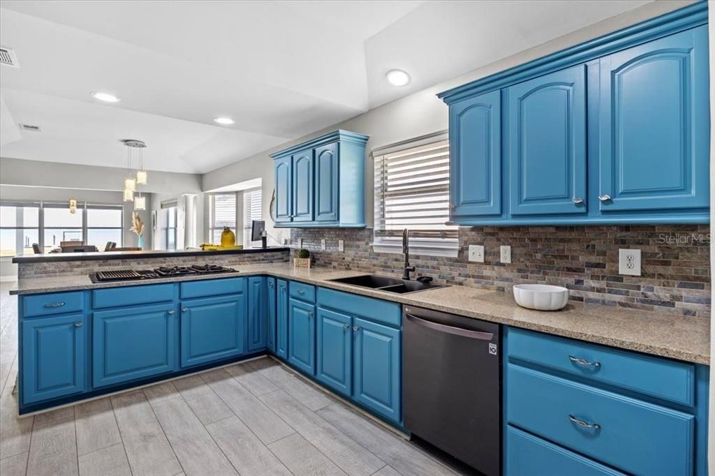 En Venta: $1,199,999 (5 camas, 4 baños, 3025 Pies cuadrados)