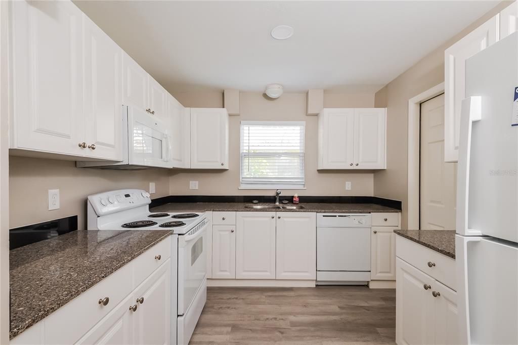 В аренду: $2,860 (3 спален, 2 ванн, 1690 Квадратных фут)