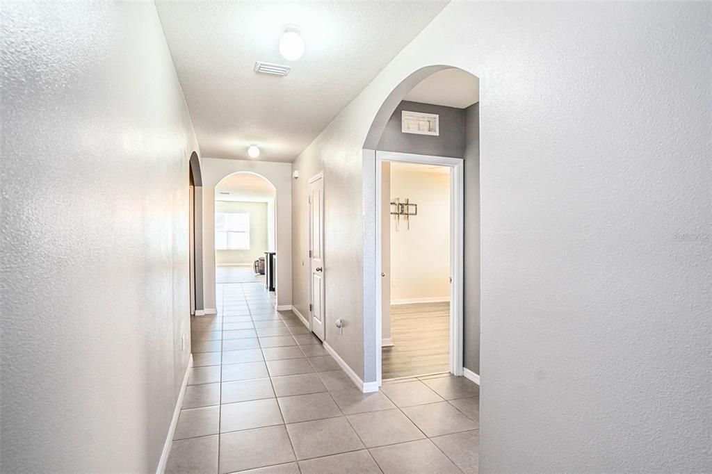 На продажу: $375,000 (4 спален, 2 ванн, 1846 Квадратных фут)