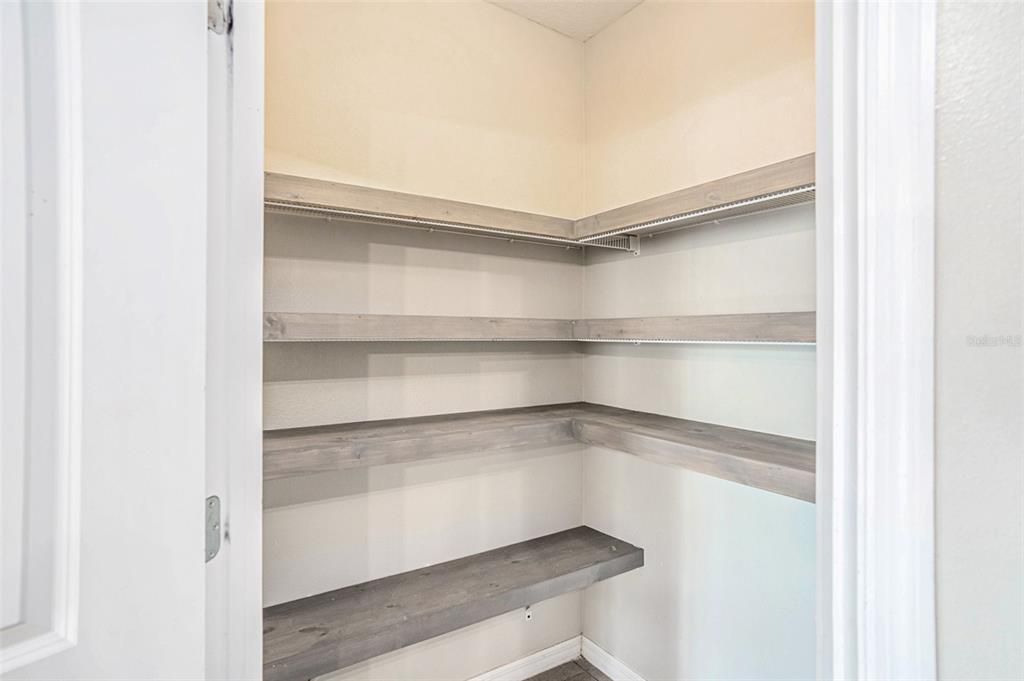 На продажу: $375,000 (4 спален, 2 ванн, 1846 Квадратных фут)