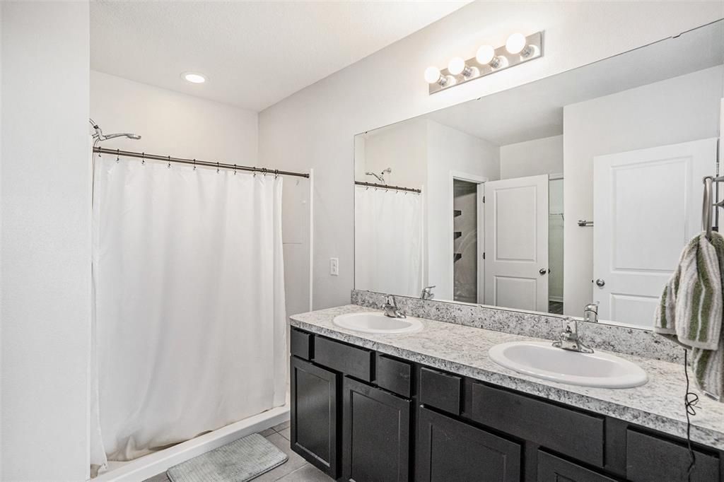 На продажу: $375,000 (4 спален, 2 ванн, 1846 Квадратных фут)