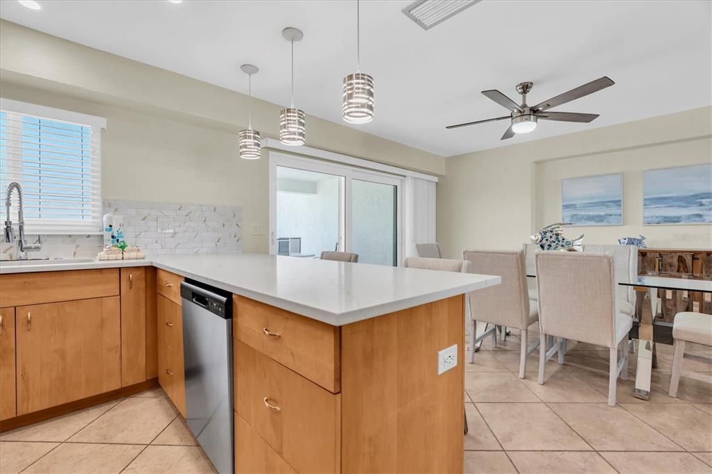 待售: $1,277,000 (2 贝兹, 2 浴室, 1285 平方英尺)