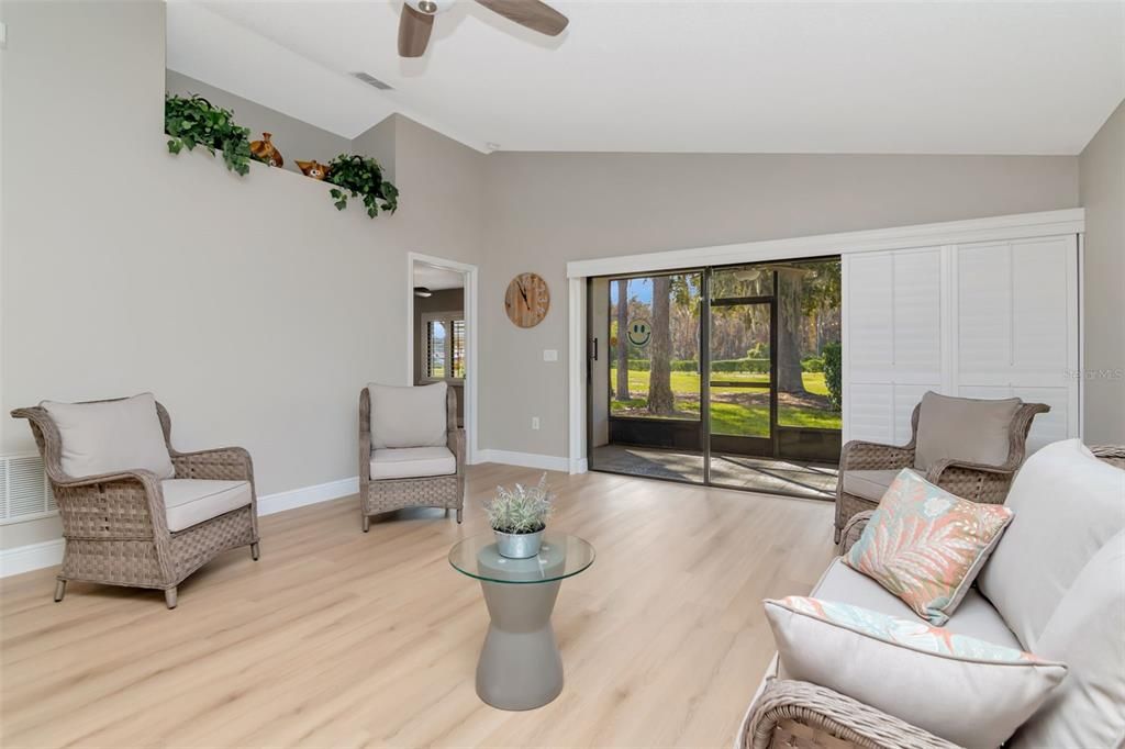 For Sale: $359,000 (2 beds, 2 baths, 1213 Square Feet)