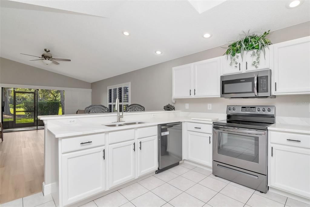 For Sale: $359,000 (2 beds, 2 baths, 1213 Square Feet)