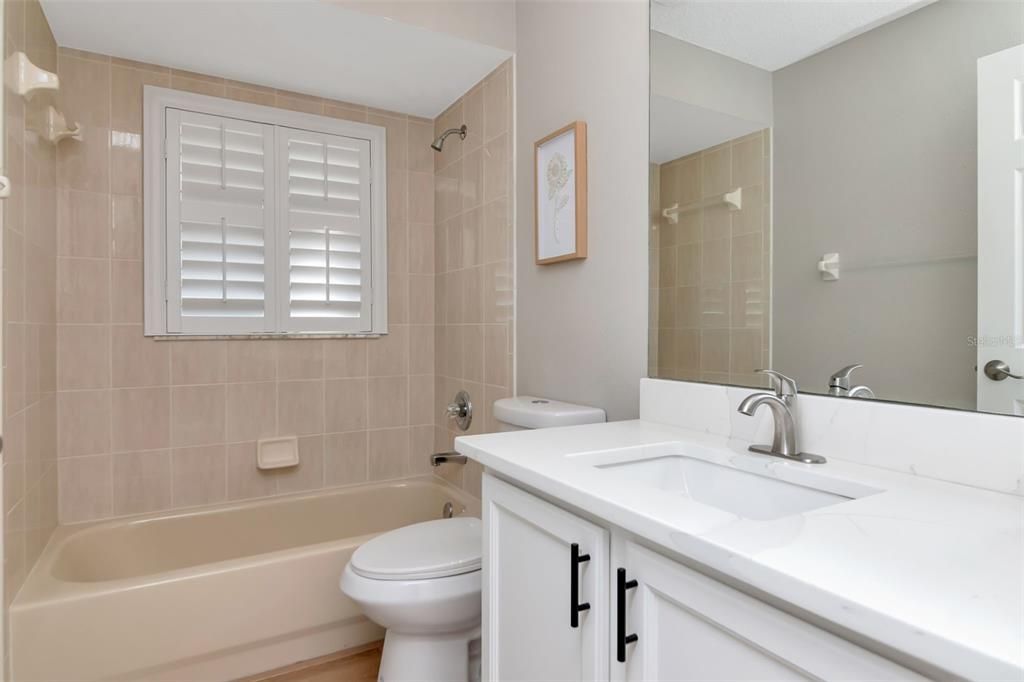 For Sale: $359,000 (2 beds, 2 baths, 1213 Square Feet)