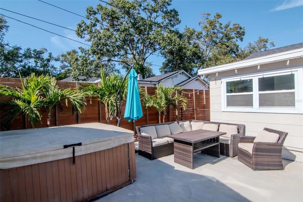 For Sale: $475,000 (2 beds, 1 baths, 1116 Square Feet)