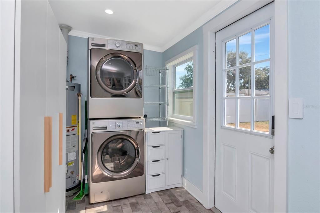 For Sale: $475,000 (2 beds, 1 baths, 1116 Square Feet)