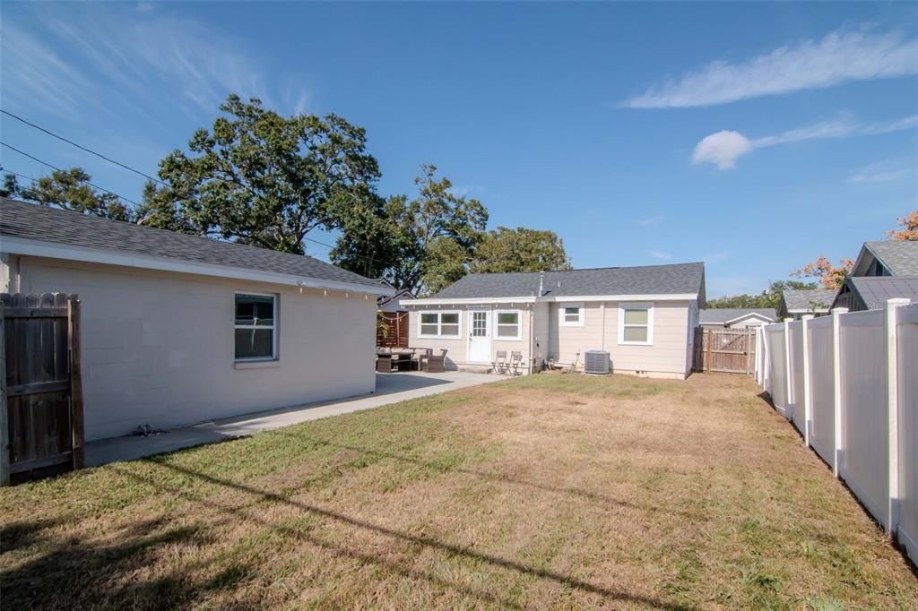 For Sale: $475,000 (2 beds, 1 baths, 1116 Square Feet)