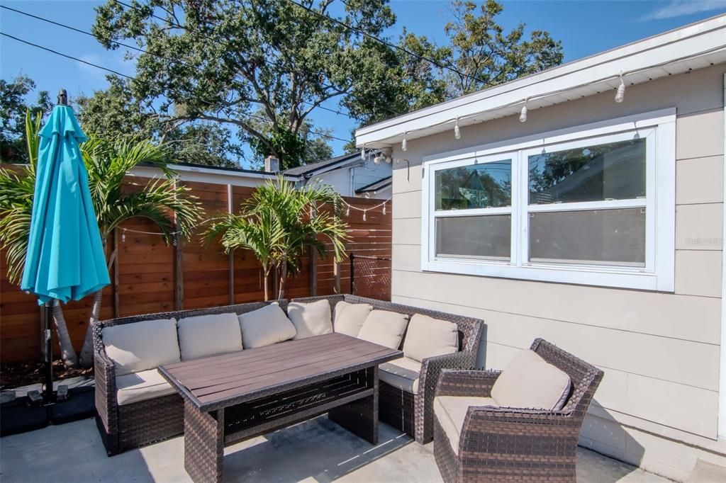 For Sale: $475,000 (2 beds, 1 baths, 1116 Square Feet)