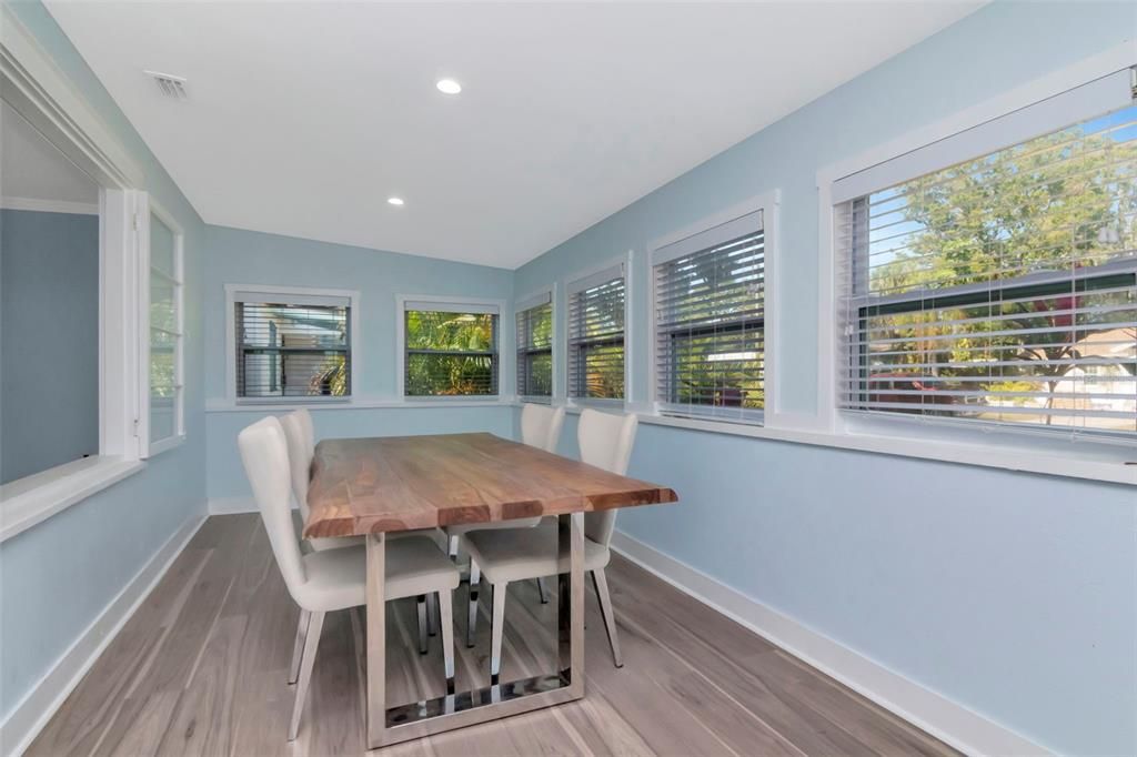 For Sale: $475,000 (2 beds, 1 baths, 1116 Square Feet)