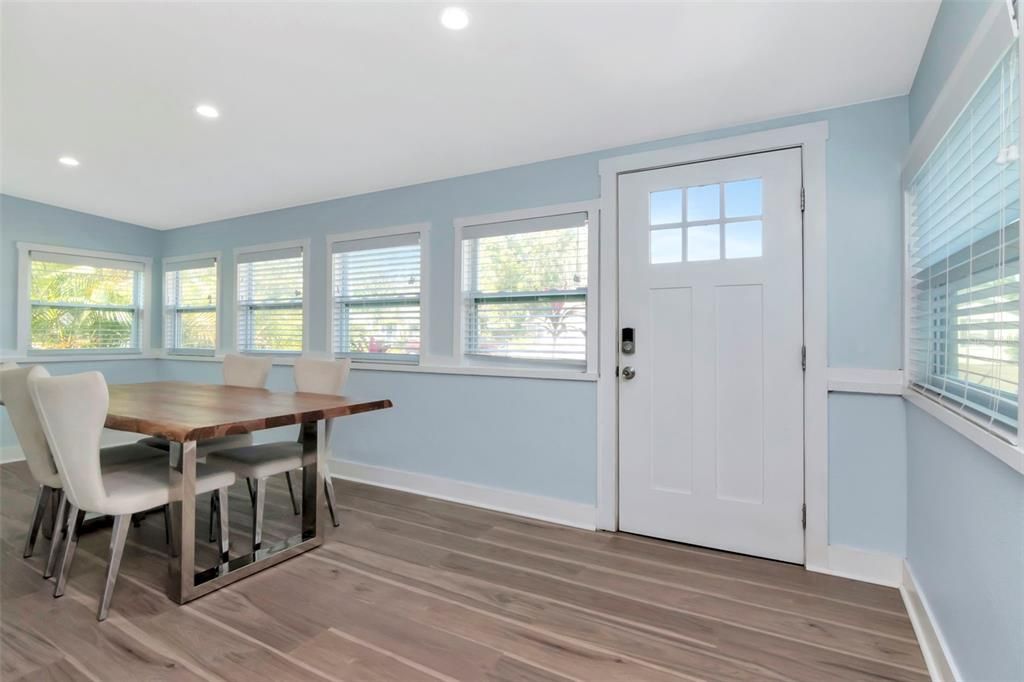 For Sale: $475,000 (2 beds, 1 baths, 1116 Square Feet)