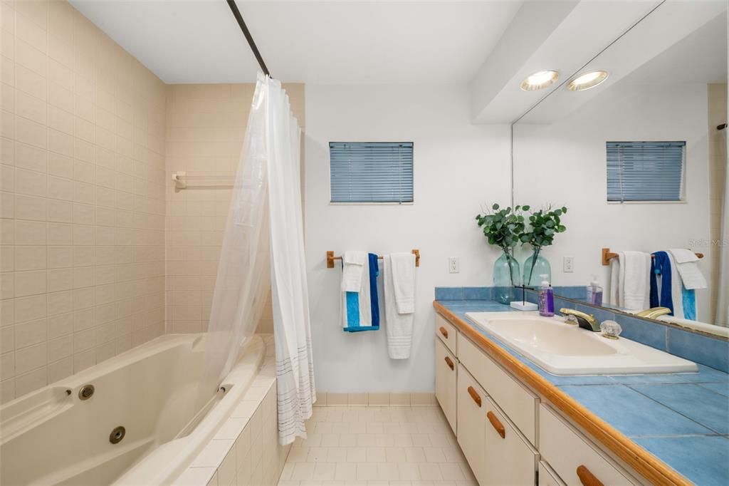 En Renta: $4,500 (5 camas, 4 baños, 4560 Pies cuadrados)