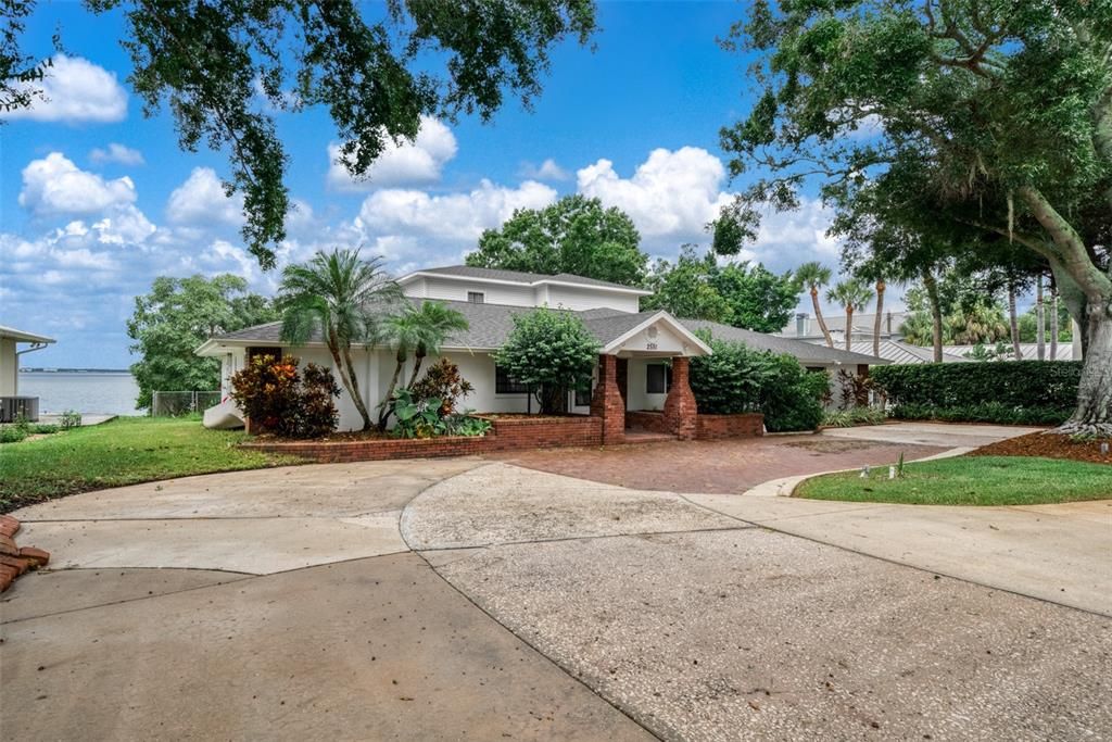 En Renta: $4,500 (5 camas, 4 baños, 4560 Pies cuadrados)