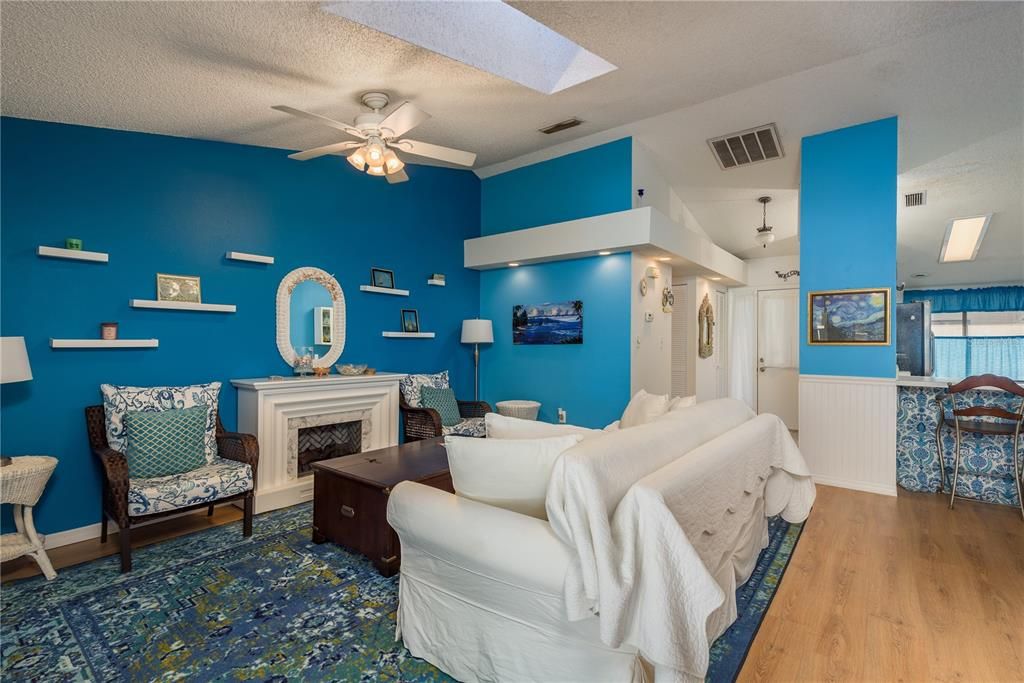 For Rent: $1,995 (2 beds, 2 baths, 1113 Square Feet)