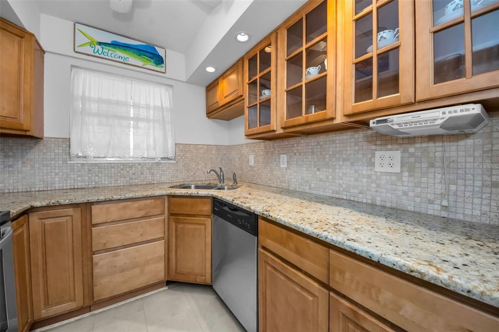 For Sale: $209,900 (2 beds, 2 baths, 980 Square Feet)