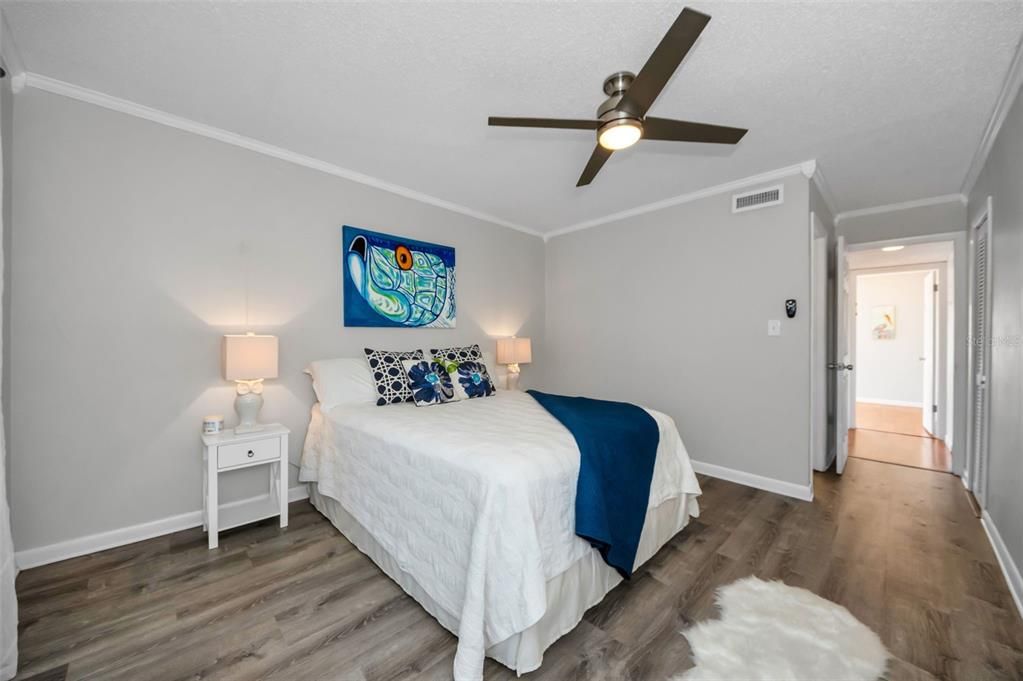 For Sale: $209,900 (2 beds, 2 baths, 980 Square Feet)