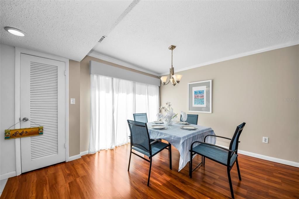 For Sale: $209,900 (2 beds, 2 baths, 980 Square Feet)