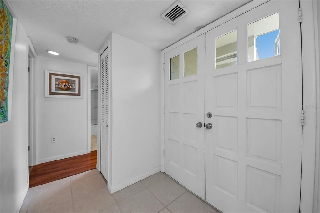 For Sale: $209,900 (2 beds, 2 baths, 980 Square Feet)