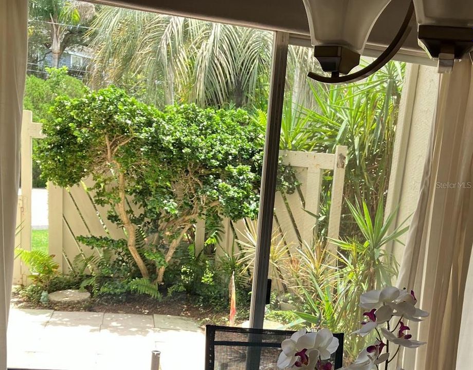 For Sale: $209,900 (2 beds, 2 baths, 980 Square Feet)