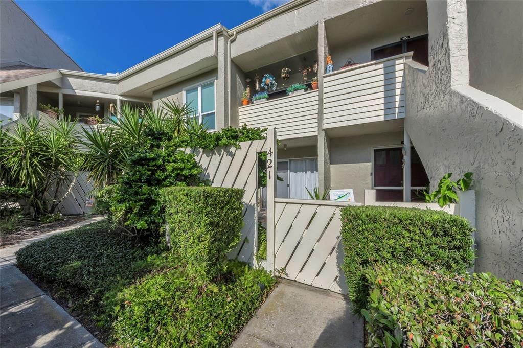 For Sale: $209,900 (2 beds, 2 baths, 980 Square Feet)