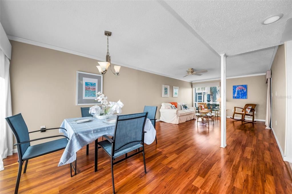 For Sale: $209,900 (2 beds, 2 baths, 980 Square Feet)