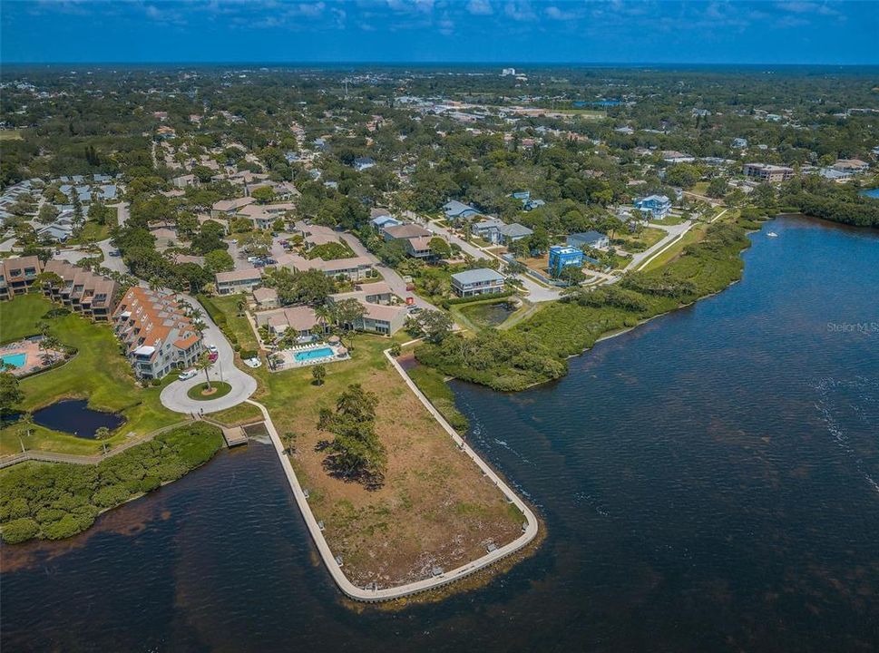 For Sale: $209,900 (2 beds, 2 baths, 980 Square Feet)