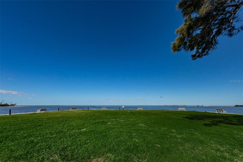 For Sale: $209,900 (2 beds, 2 baths, 980 Square Feet)