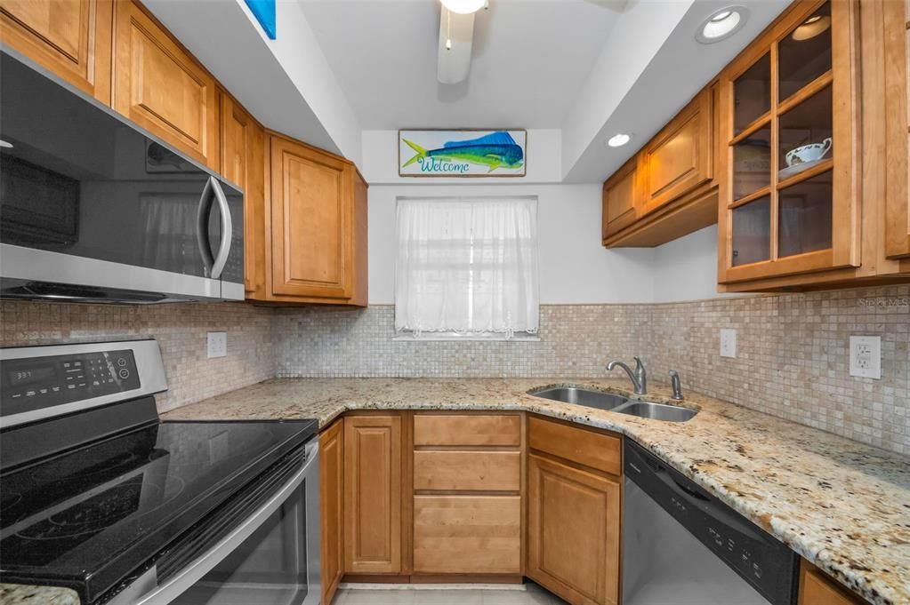 For Sale: $209,900 (2 beds, 2 baths, 980 Square Feet)