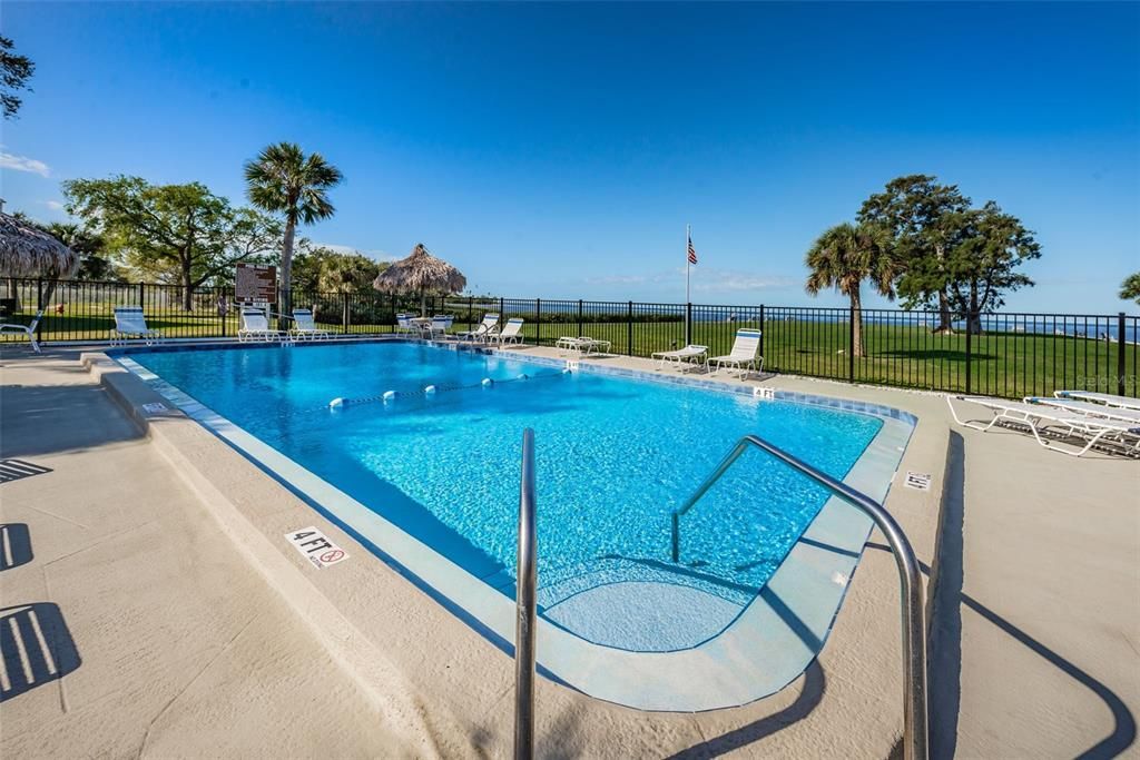 For Sale: $209,900 (2 beds, 2 baths, 980 Square Feet)