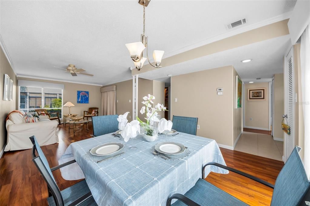 For Sale: $209,900 (2 beds, 2 baths, 980 Square Feet)