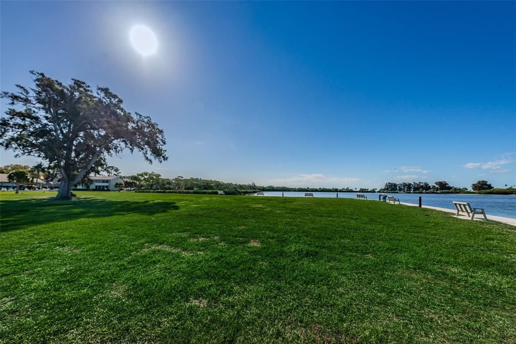 For Sale: $209,900 (2 beds, 2 baths, 980 Square Feet)