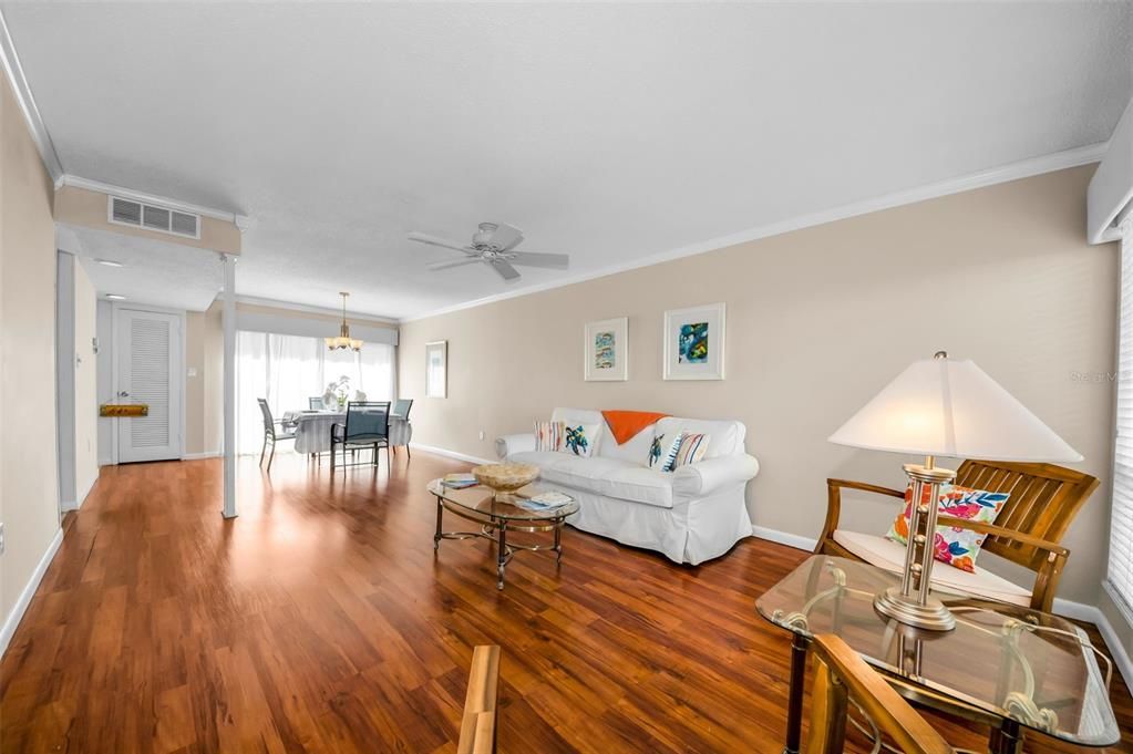 For Sale: $209,900 (2 beds, 2 baths, 980 Square Feet)