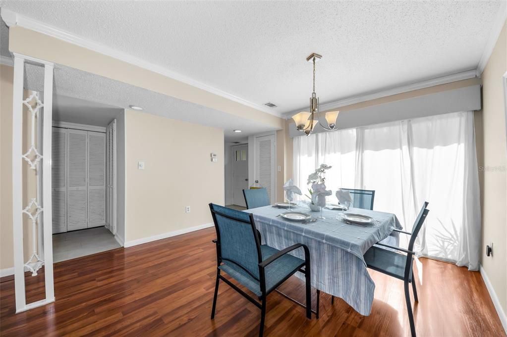 For Sale: $209,900 (2 beds, 2 baths, 980 Square Feet)