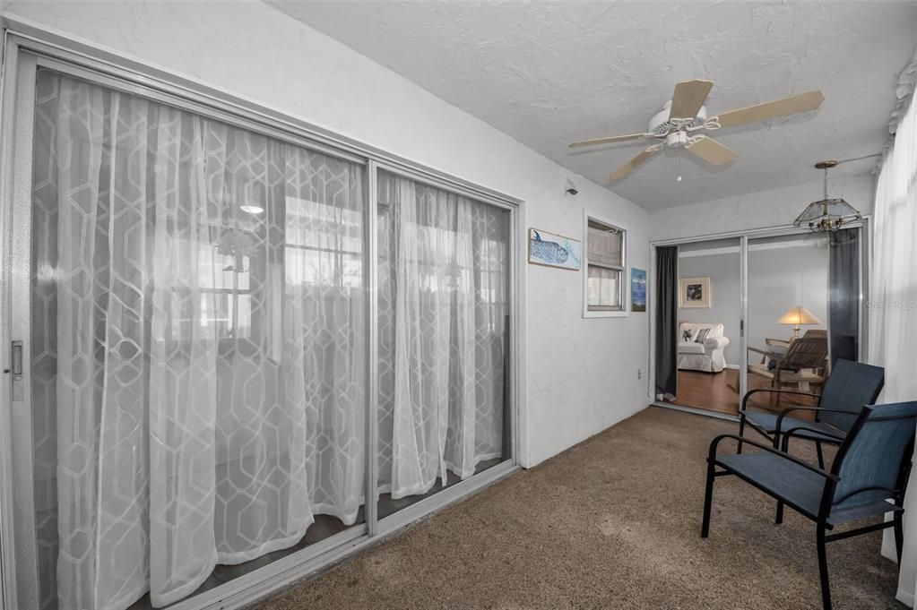 For Sale: $209,900 (2 beds, 2 baths, 980 Square Feet)