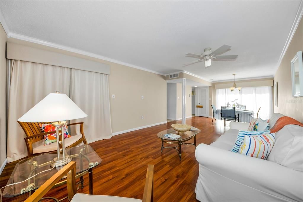 For Sale: $209,900 (2 beds, 2 baths, 980 Square Feet)