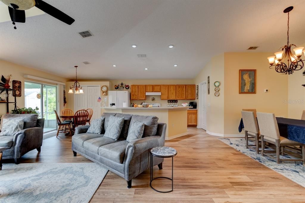 For Sale: $329,000 (3 beds, 2 baths, 1618 Square Feet)