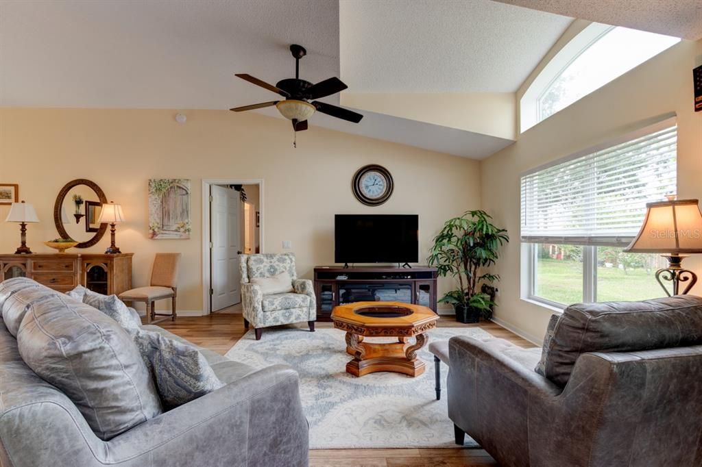 For Sale: $329,000 (3 beds, 2 baths, 1618 Square Feet)