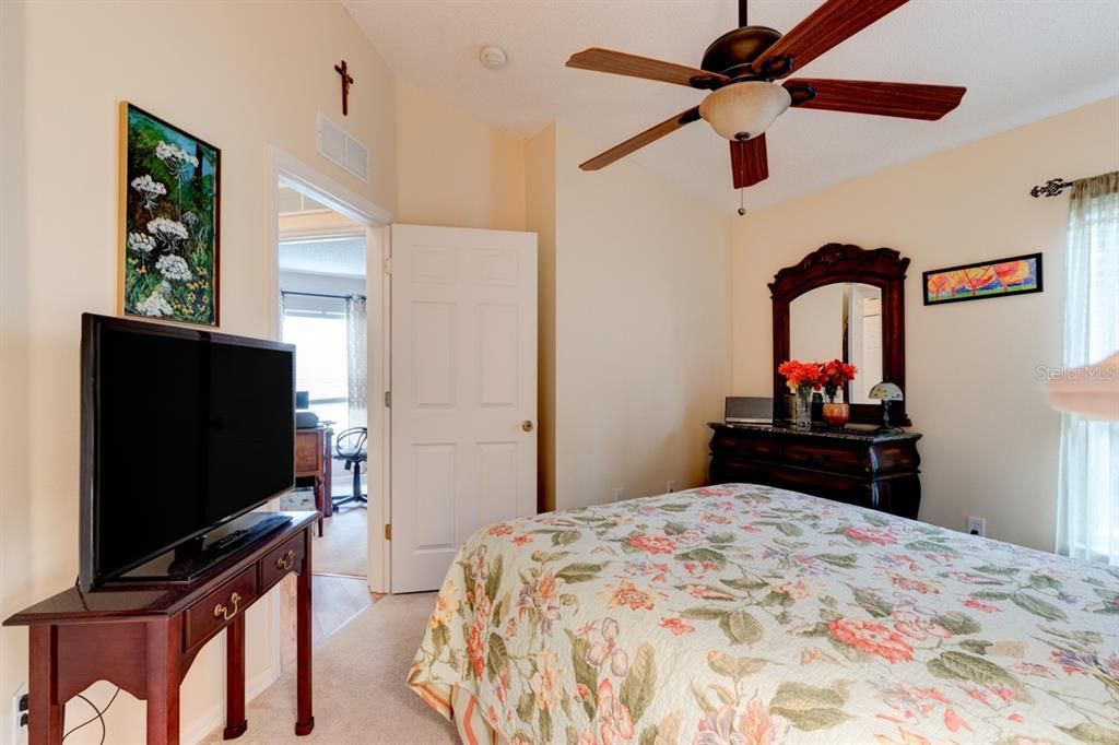 For Sale: $329,000 (3 beds, 2 baths, 1618 Square Feet)