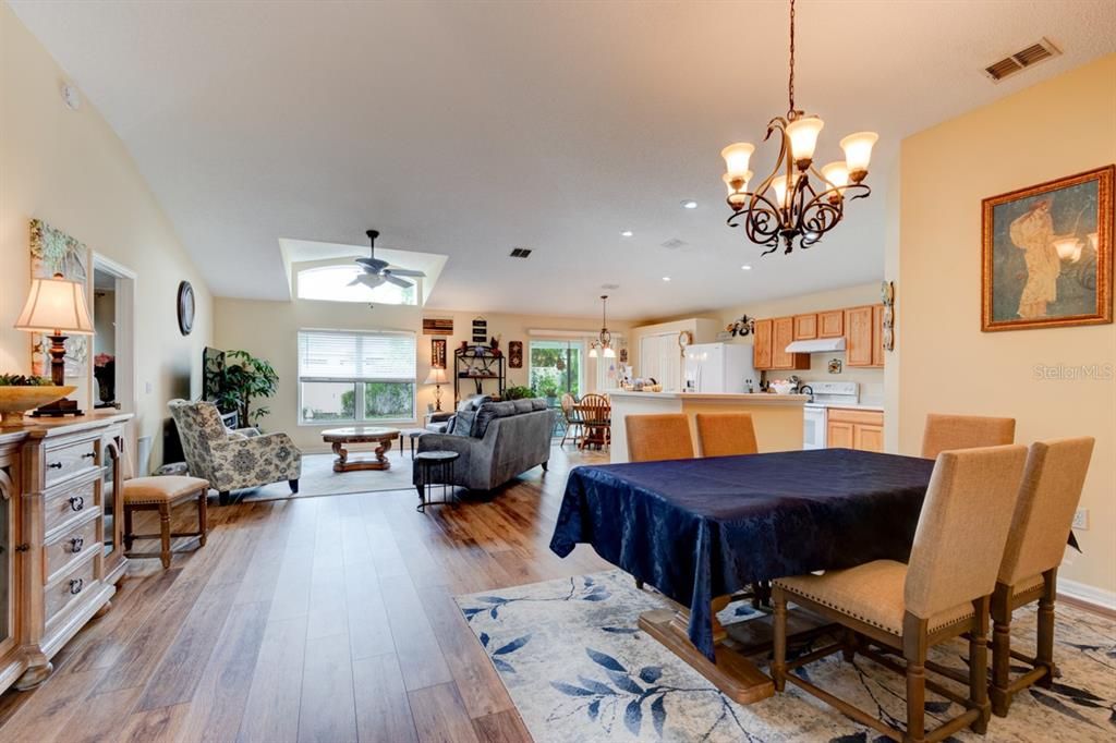 For Sale: $329,000 (3 beds, 2 baths, 1618 Square Feet)