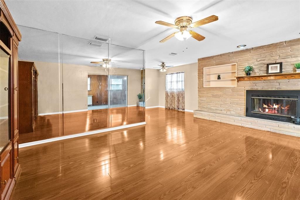 待售: $390,000 (3 贝兹, 2 浴室, 1570 平方英尺)