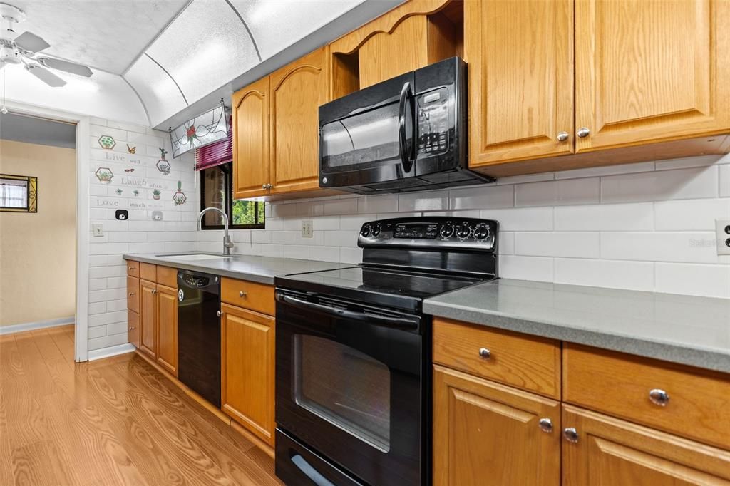 待售: $390,000 (3 贝兹, 2 浴室, 1570 平方英尺)