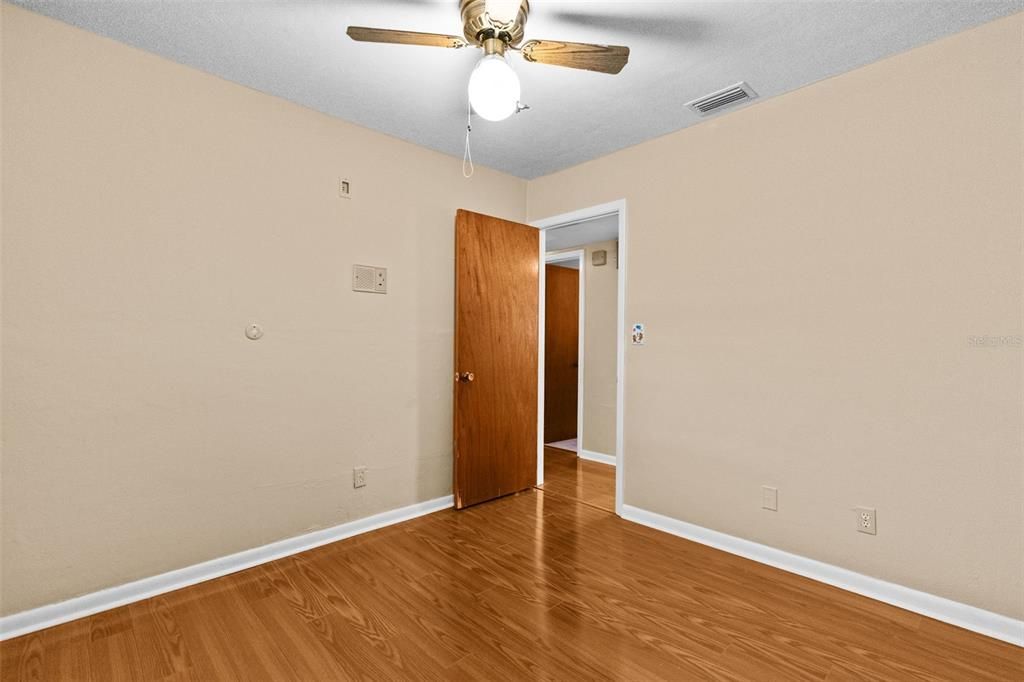 待售: $390,000 (3 贝兹, 2 浴室, 1570 平方英尺)